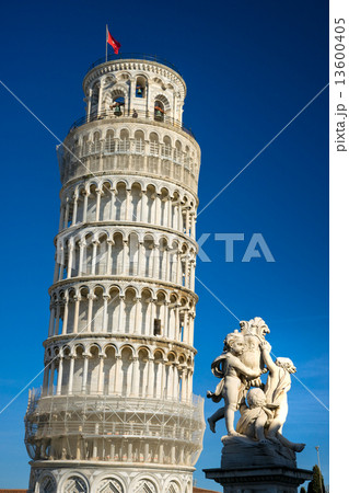 Pisa, Piazza dei miracoli. 13600405