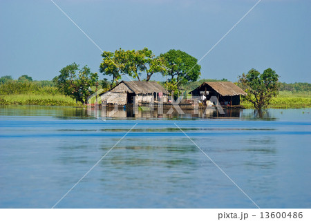 Tipical House boat, Cambodia. Tipical House boat, Cambodia. 13600486