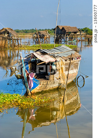 Floating House and Houseboat on the Tonle Sap lake, Cambodia. Floating House and Houseboat on the Tonle Sap lake, Cambodia. 13600777