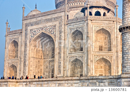 Taj Mahal at sunset, Agra, Uttar Pradesh, India. 13600781