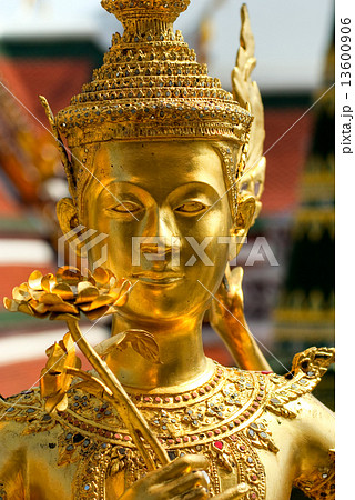 Wat Phra Kaeo Temple, bangkok, Thailand.. 13600906
