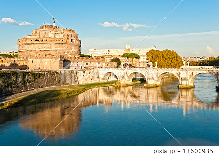 Castel Sant'angelo and Bernini's statue on the bridge, Rome, Ita 13600935