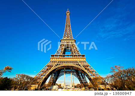 Eiffel tower at sunrise, Paris. Eiffel tower at sunrise, Paris. 13600947