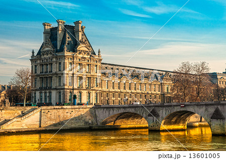 Louvre Museum and Pont ses arts, Paris - France Louvre Museum and Pont ses arts, Paris - France 13601005