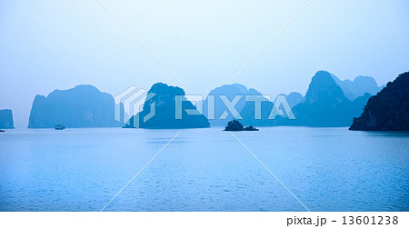 Halong Bay, Vietnam. Unesco World Heritage Site. 13601238