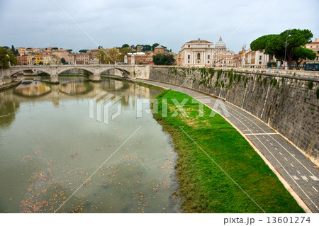 Panoramic view of San Pietro Baqsilica and Vittorio Emanuele Bri 13601274