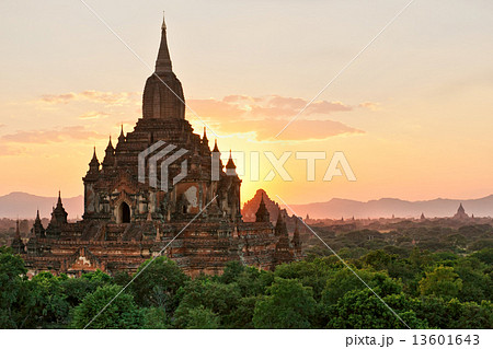 Silhouette of Sulamani temple at sunset, Bagan, Myanmar.. Silhouette of Sulamani temple at sunset, Bagan, Myanmar.. 13601643