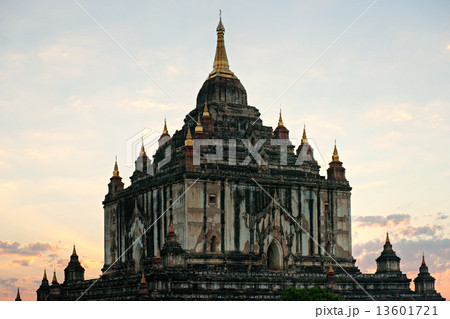U bein bridge at Amarapura ,Mandalay, Myanmar. 13601721