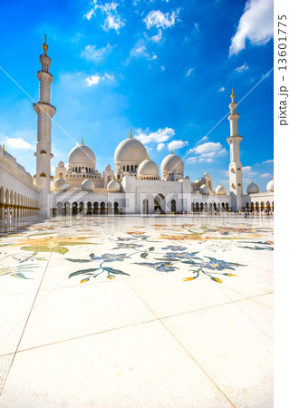 Sheikh Zayed Mosque, Abu Dhabi, United Arab Emirates 13601775