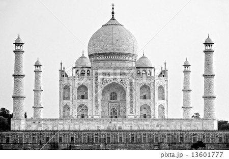 Taj Mahal 13601777
