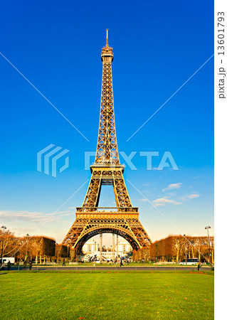 Eiffel tower at sunrise, Paris. Eiffel tower at sunrise, Paris. 13601793