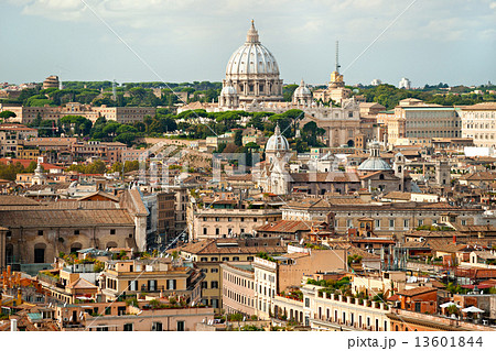 San Peter square, Rome, Italy. 13601844