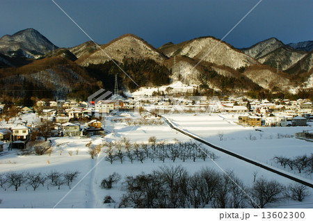 水上の雪景色 13602300