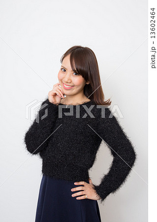 若い女性 若い女性 13602464