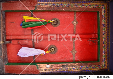 ラダック　リキルゴンパのドア 13604686