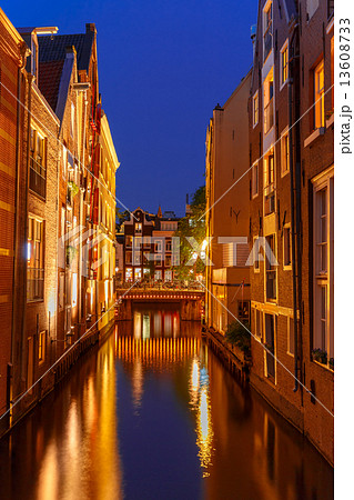Night city view of Amsterdam canal and bridge 13608733