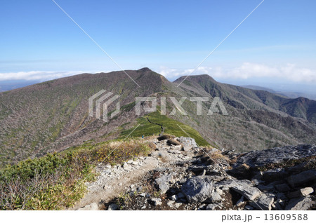 徳舜瞥山頂上から見たホロホロ山 13609588