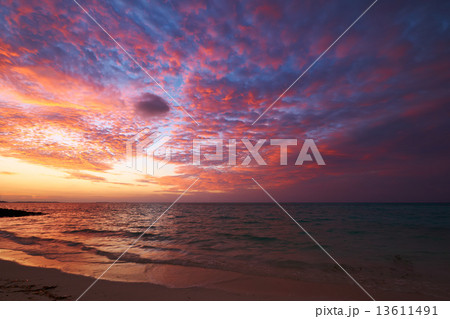 Sunset at Maldivian beach 13611491