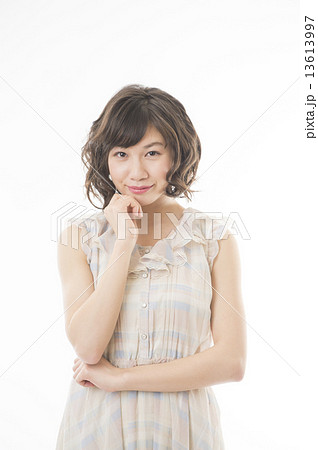 若い女性 13613997