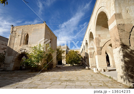 キャラバンサライの中庭 13614235