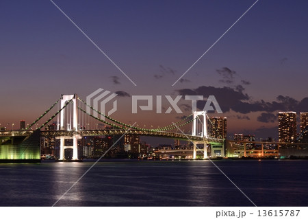 夕暮れのレインボーブリッジ 夕暮れのレインボーブリッジ 13615787
