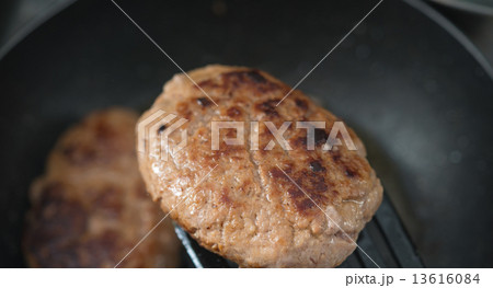 ハンバーグ. 13616084