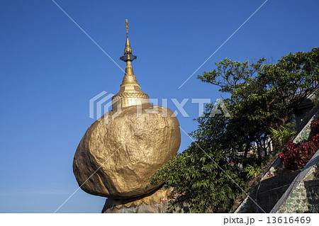 Myanmar, golden rock Myanmar, golden rock 13616469