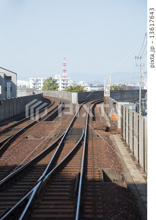 二股に分かれる線路 二股に分かれる線路 13617643