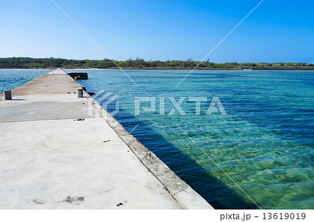 沖縄県　黒島　伊古桟橋 13619019