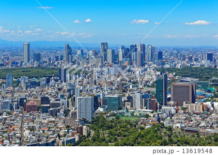 新宿の高層ビル街と都市風景の写真素材