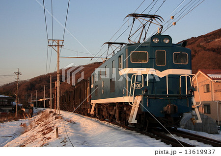 秩父鉄道を走る石灰輸送貨物列車 秩父鉄道を走る石灰輸送貨物列車 13619937