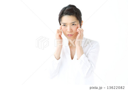 スキンケア・中年女性 13622082