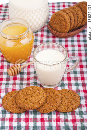 Milk, honey and oatmeal cookies. 13622435