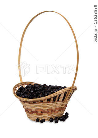 Basket with currants 13623839