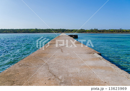 沖縄県　黒島　伊古桟橋 13623969
