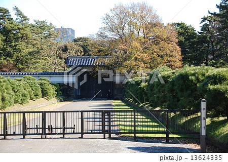 半蔵門（皇居･西側／東京都千代田区麹町1丁目） 13624335