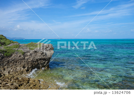 沖縄県　黒島　西の浜 13624706