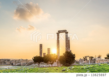 アンマン城塞のサンセット(ヨルダン、アンマン) アンマン城塞のサンセット(ヨルダン、アンマン) 13625697