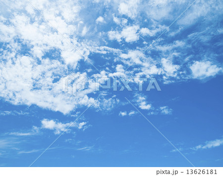 さわやかな空と雲 13626181