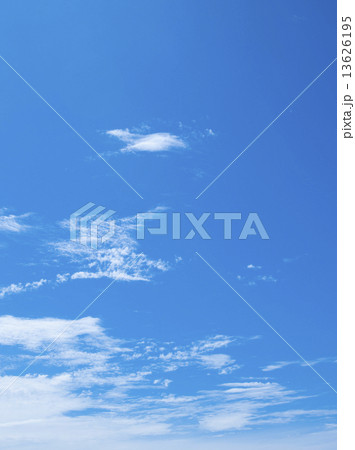 さわやかな空と雲 13626195
