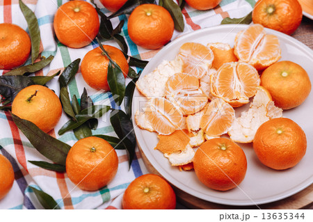 tangerines  13635344