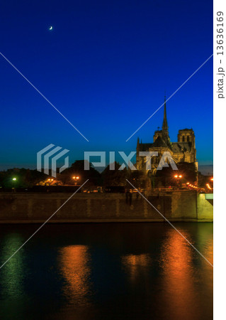 Cathedral of Notre Dame de Paris at sunset 13636169