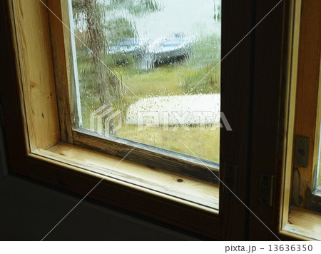 RAin and moisture condensation RAin and moisture condensation 13636350