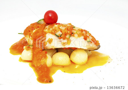 baked fish with potatoes in tomato sauce 13636672