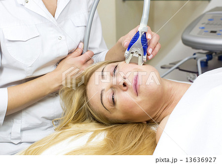 woman is in the process at the clinic lipomassage woman is in the process at the clinic lipomassage 13636927