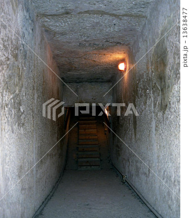 クフ王のピラミッド内部 13638477