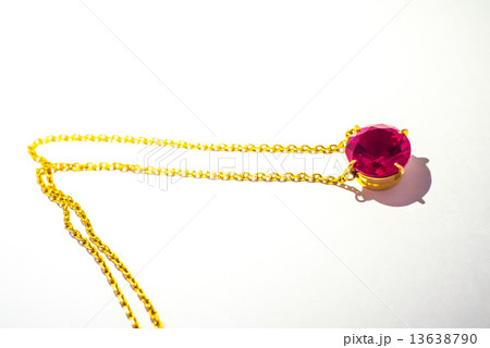 ルビーのネックレス 13638790