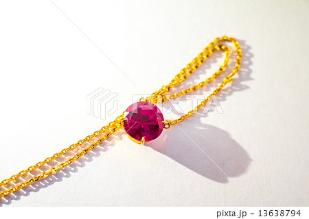 ルビーのネックレス 13638794