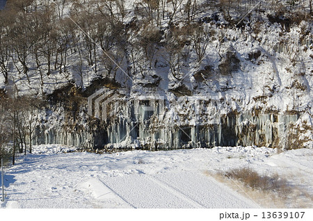 長野県木曽 白川氷柱群遠望 長野県木曽 白川氷柱群遠望 13639107