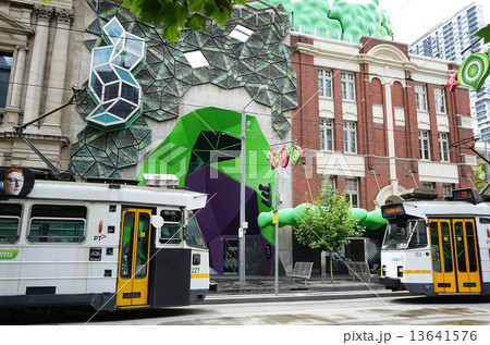 ロイヤルメルボルン工科大学とトラム 13641576